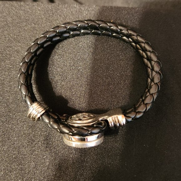 Leather Noose Style Bracelet with "Faith" Button Snap Charm - Picture 2 of 4